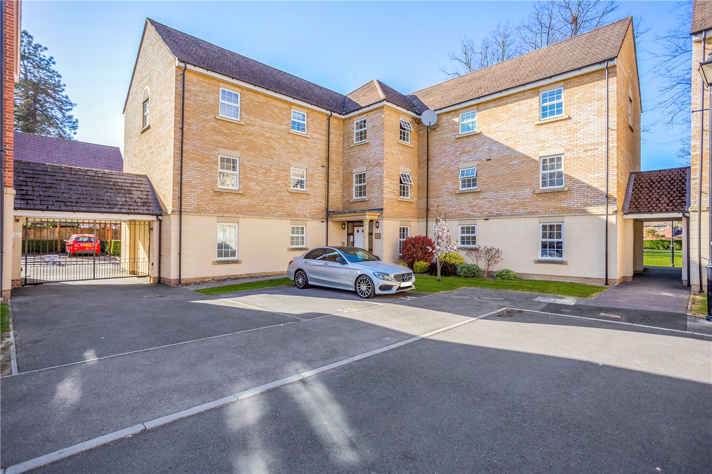 2 bedroom property for sale in Carruthers Court, Racecourse Road