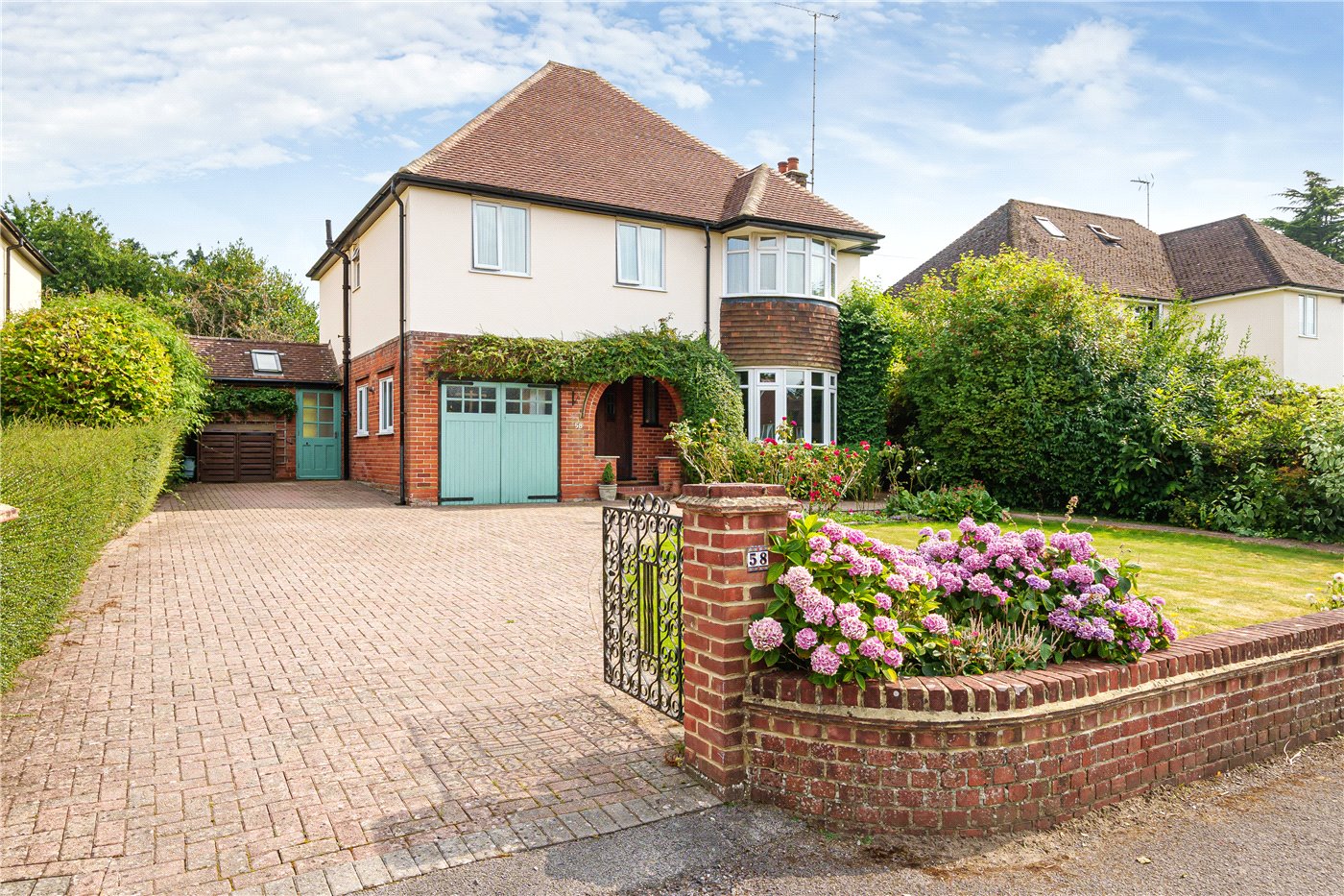 Broomleaf Road, Farnham, Surrey, GU9