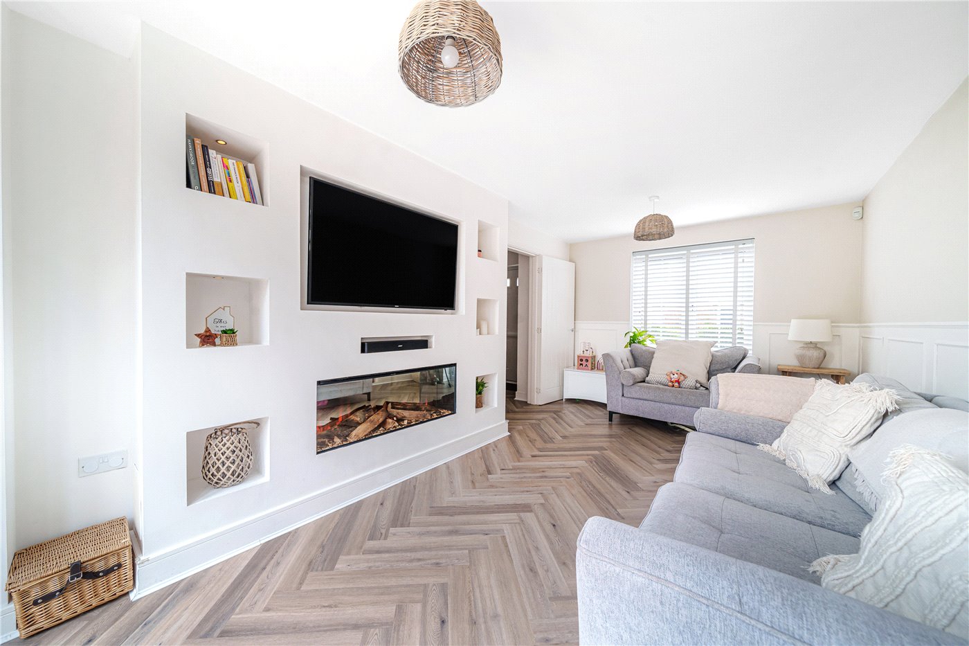 Cascade Way, Farnham, Surrey, GU9