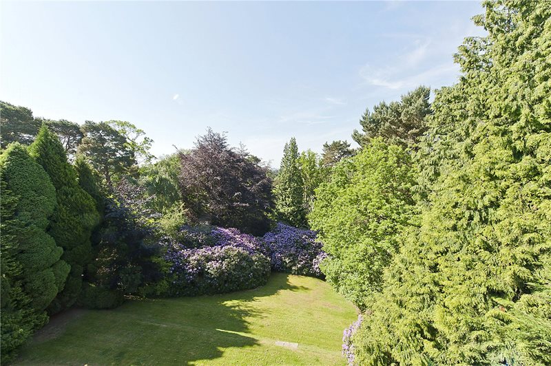 Cobbetts Hill, Weybridge, Surrey, KT13