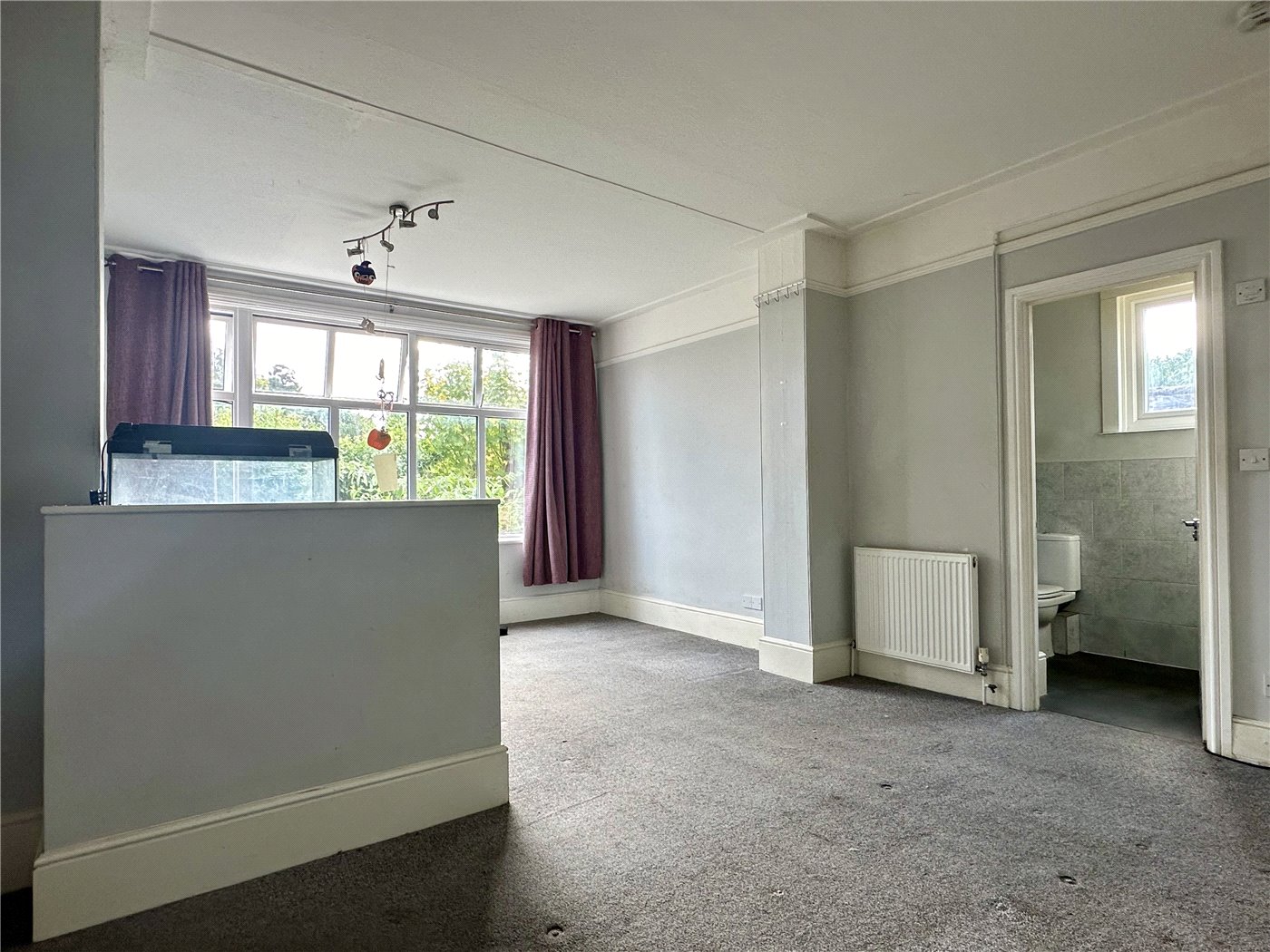 Farnborough Road, Farnham, GU9