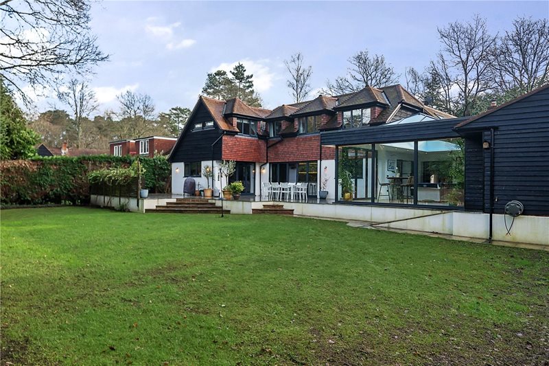 Latchwood Lane, Lower Bourne, Farnham, Surrey, GU10