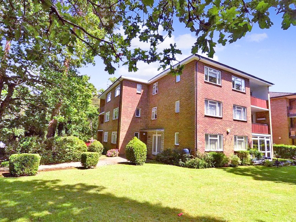 Woodland Court, 52 Branksome Wood Road, Poole, BH12 2 bedroom flat/apartment in 52 Branksome Wood Road