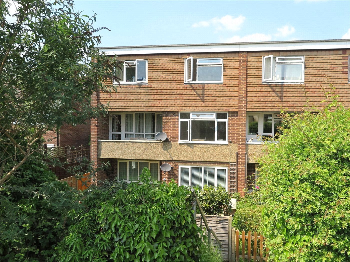 Weydon Lane, Farnham, Surrey, GU9